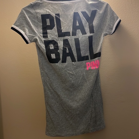 CHICAGO WHITE SOX TSHIRT! From VICTORIAS SECRET PINK! Size: XS. - Picture 2 of 5